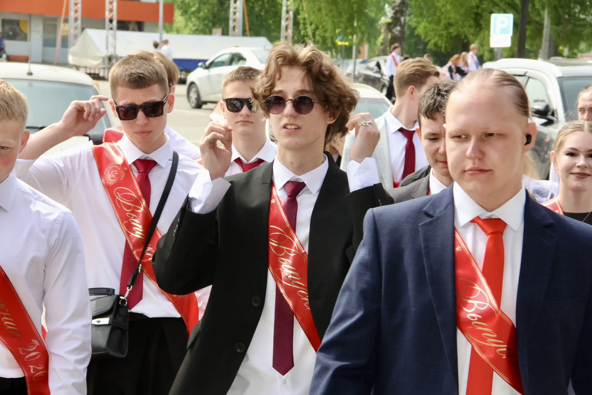 🤩 Школа позади, мир впереди! Удачи на новом пути!