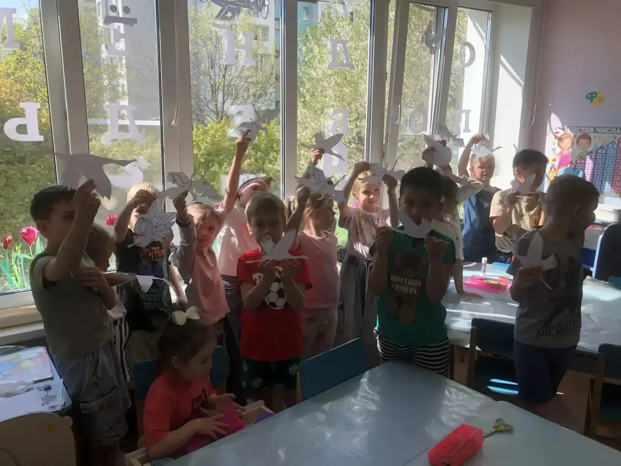 🎖️ Окна, наполненные памятью  🕊️ Юные кураторы первичного отделения «Движения первых» вместе с талан