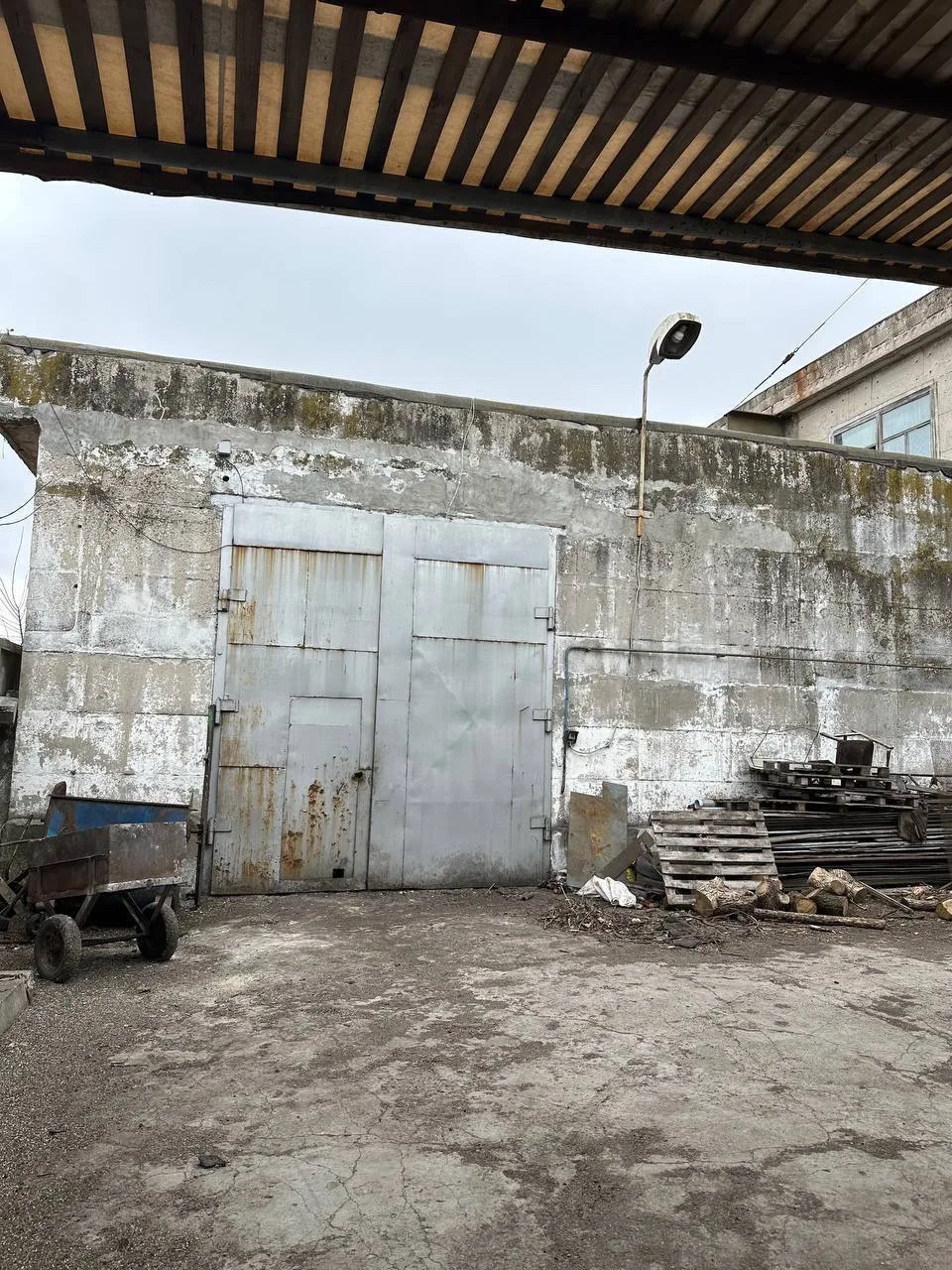 Сдам в аренду помещение! 150 м2. Высокие потолки. 380 есть. Удобный заезд. Макеевка, ш....