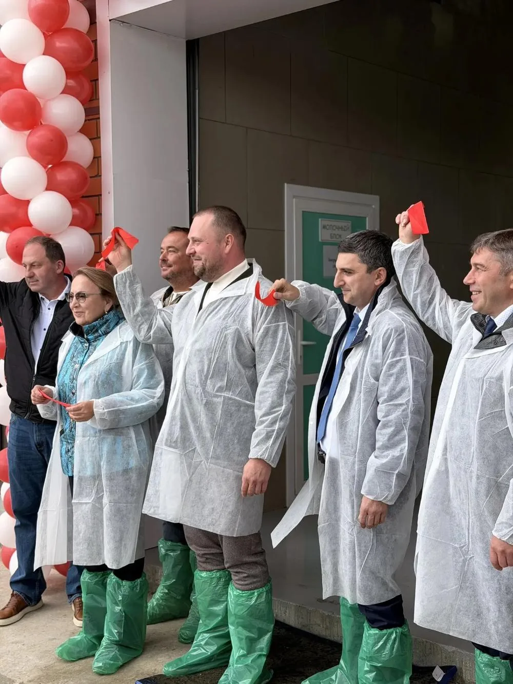 🐄 Роботы на ферме: 16 машин, 700 коров, +40 тонн молока ежедневно