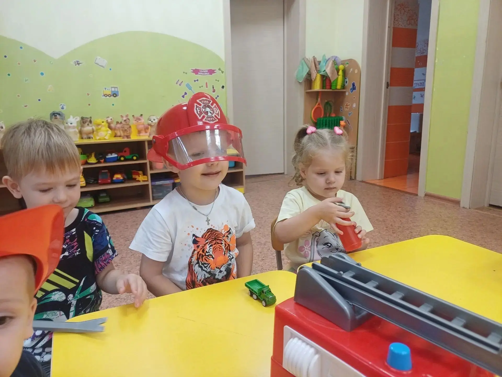 Юные спасатели из группы "Одуванчик".
Сегодня в нашей группе было по-настоящему ответственное заняти