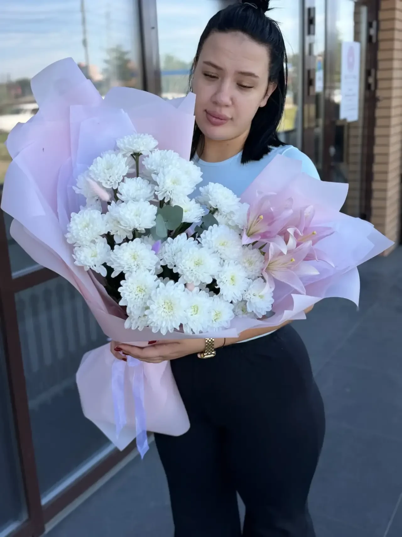 В наличии😍 Прекрасный букет из хризантем и садовой лилии🥰
Всего за 2’290 рублей🔥 заказать Плюшева