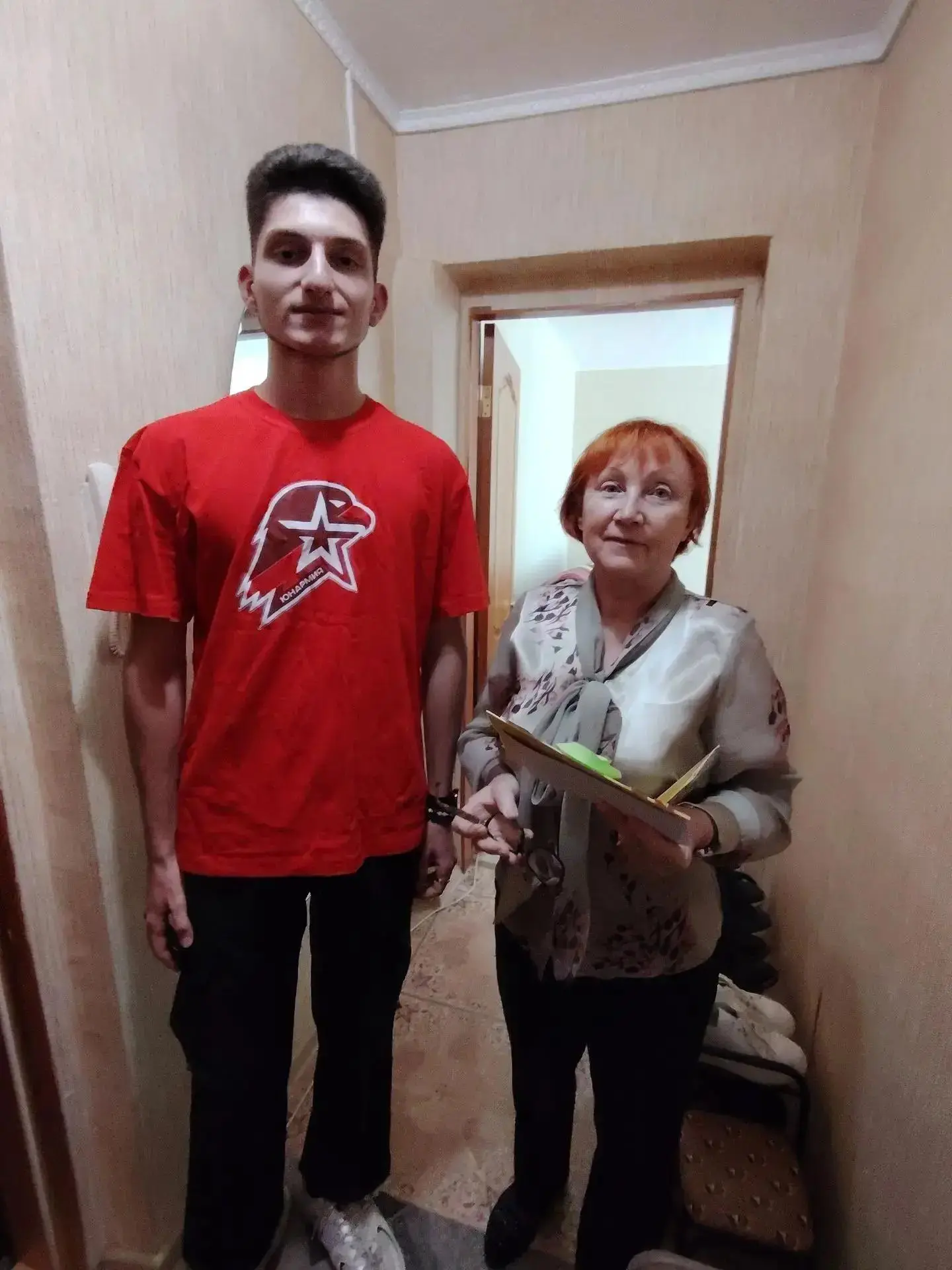 🎉 В преддверии Дня учителя в Кавалеровском округе ученики поздравили педагогов