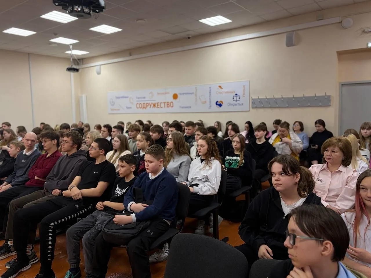 🎤 ✨ Квартирник, посвященный Дню артиста в МБОУ «Еткульская СОШ»✨    🎉 20 января в нашей школе состоя