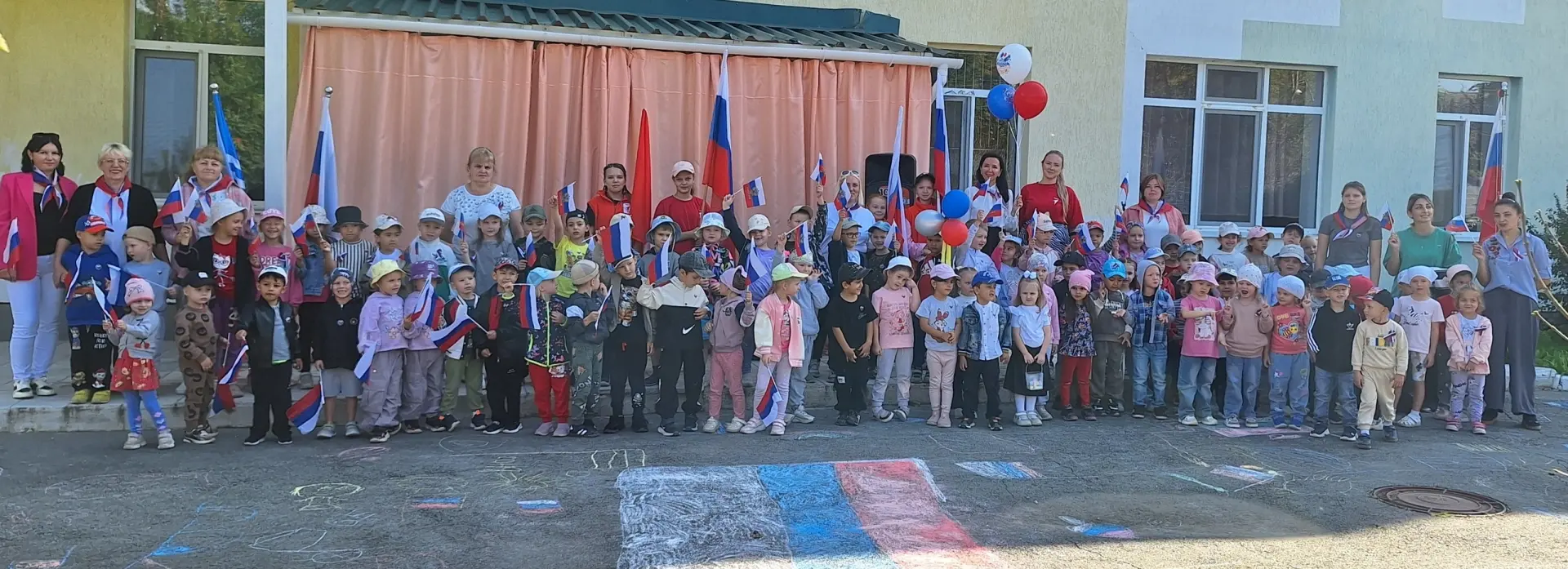 Символ народа — от сердца к сердцу! 🤍💙❤