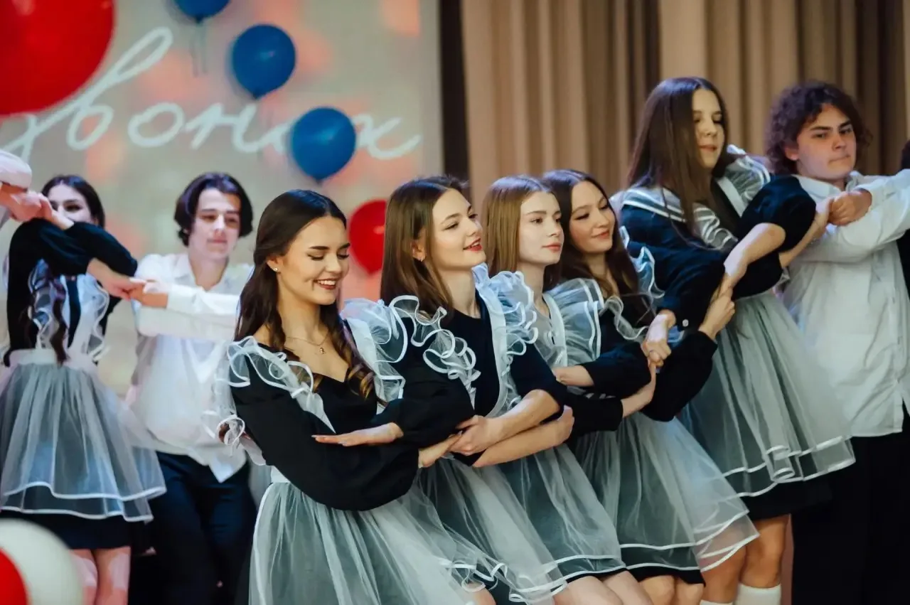 🔔Последний звонок: прощание с детством и шаг к будущему🔔