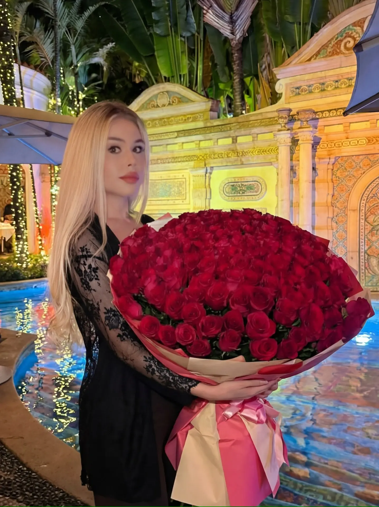 С 14 февраля 😋💖 сколько здесь роз?