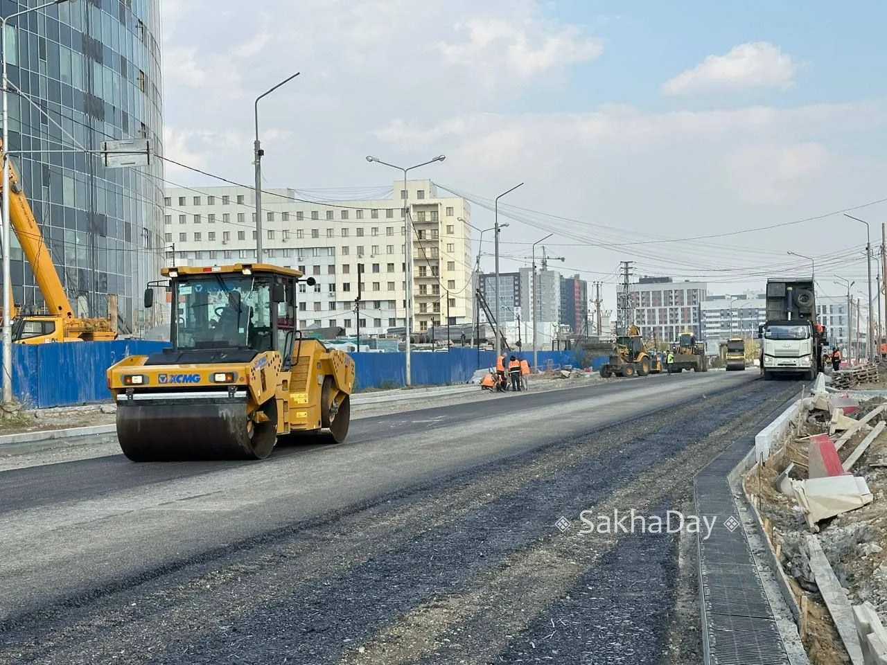 Началось асфальтирование улицы Дежнева в районе Арктического центра эпоса. В связи с пр...