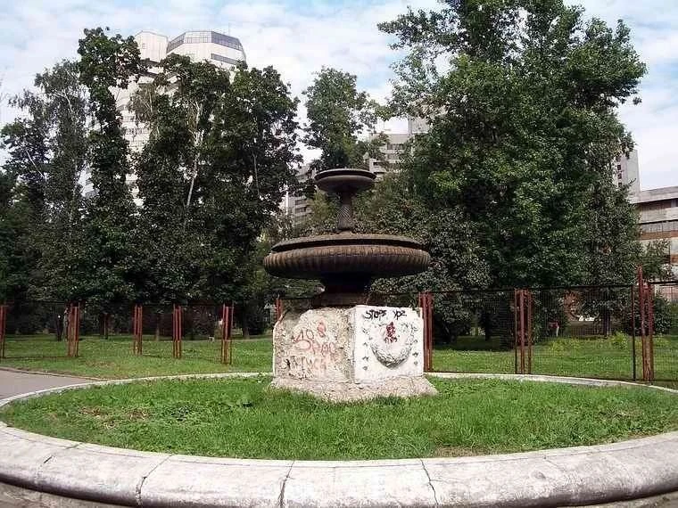🌳 «Студенец», парк «Красная Пресня», 2005 год.