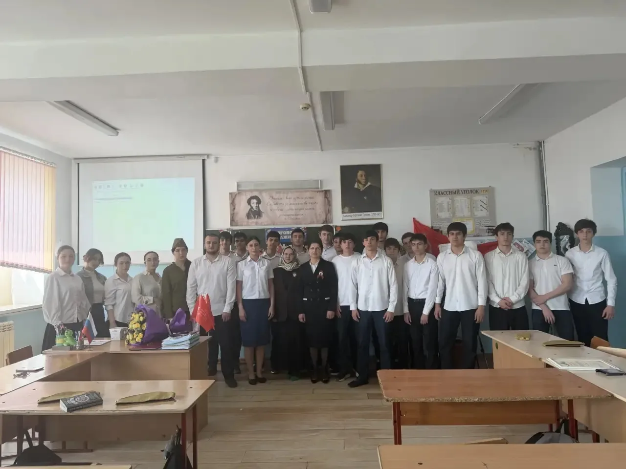 В 11 «А» классе МБОУ «СОШ 12» прошёл классный час «Память народа жива»  8 мая 2026 года классный рук