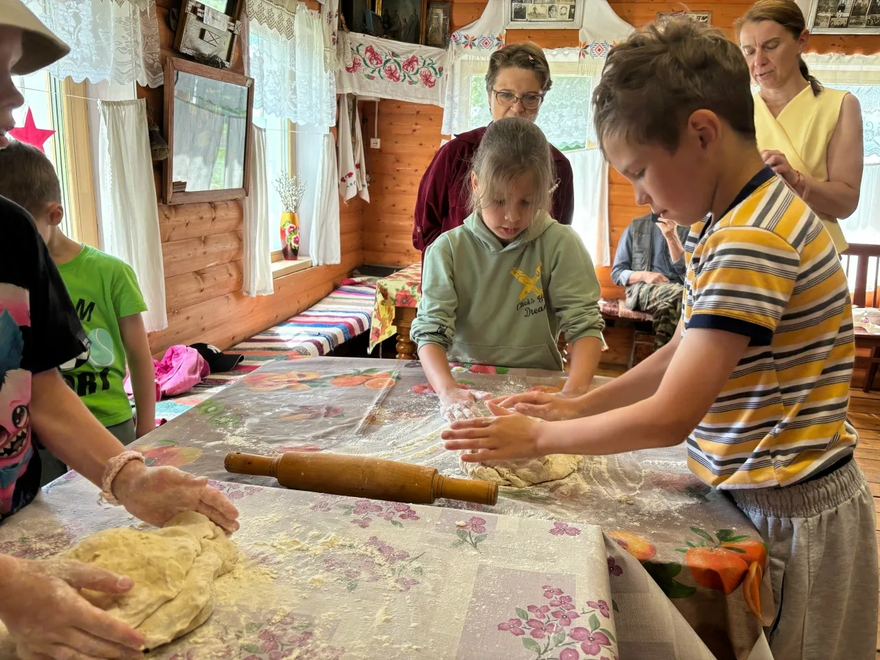 17 июня в ДОЛ было по‑солнечному тепло и даже жарко: множество впечатлений и встреч, радости и знани