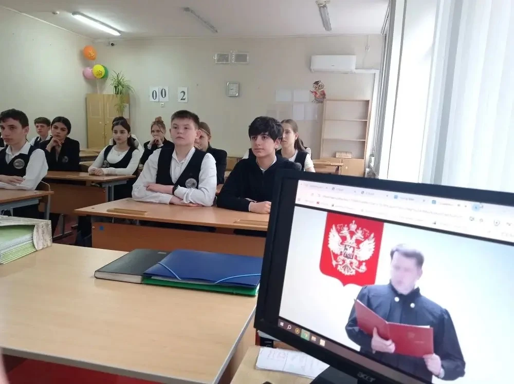 📢 Учащиеся 8‑х классов познакомились с социальным видеороликом «Расходник»  Ученики восьмых классов 