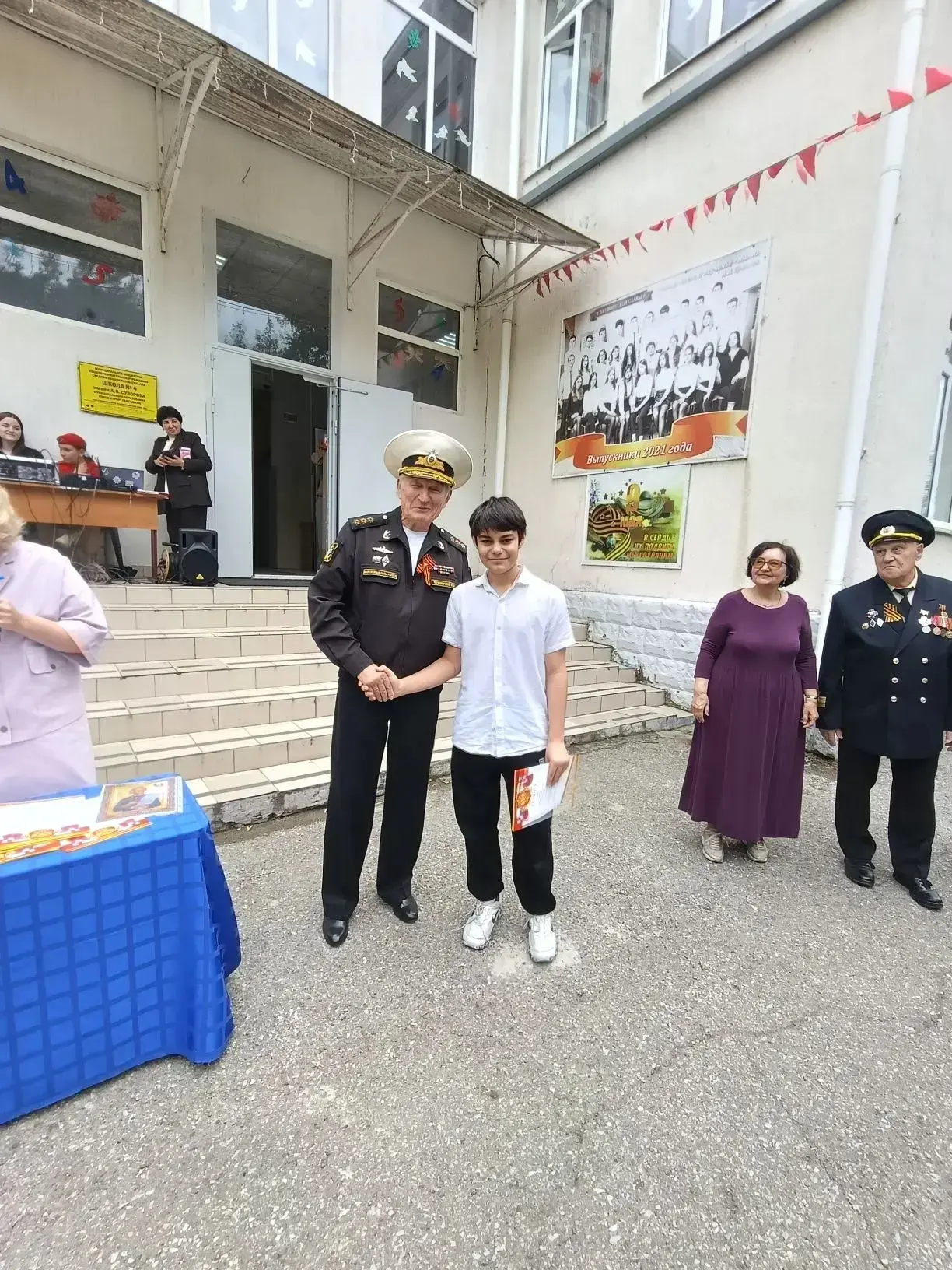 18 мая в нашей школе прошла торжественная линейка, посвященная награждению победителей и призеров му