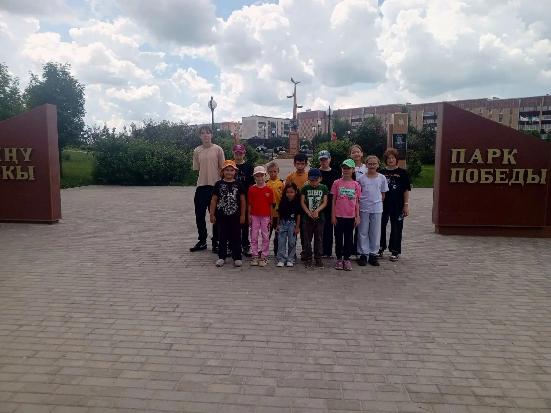 Организована прогулка в парки г.Азнакаево. Дети провели время на свежем воздухе, наслаждаясь природо