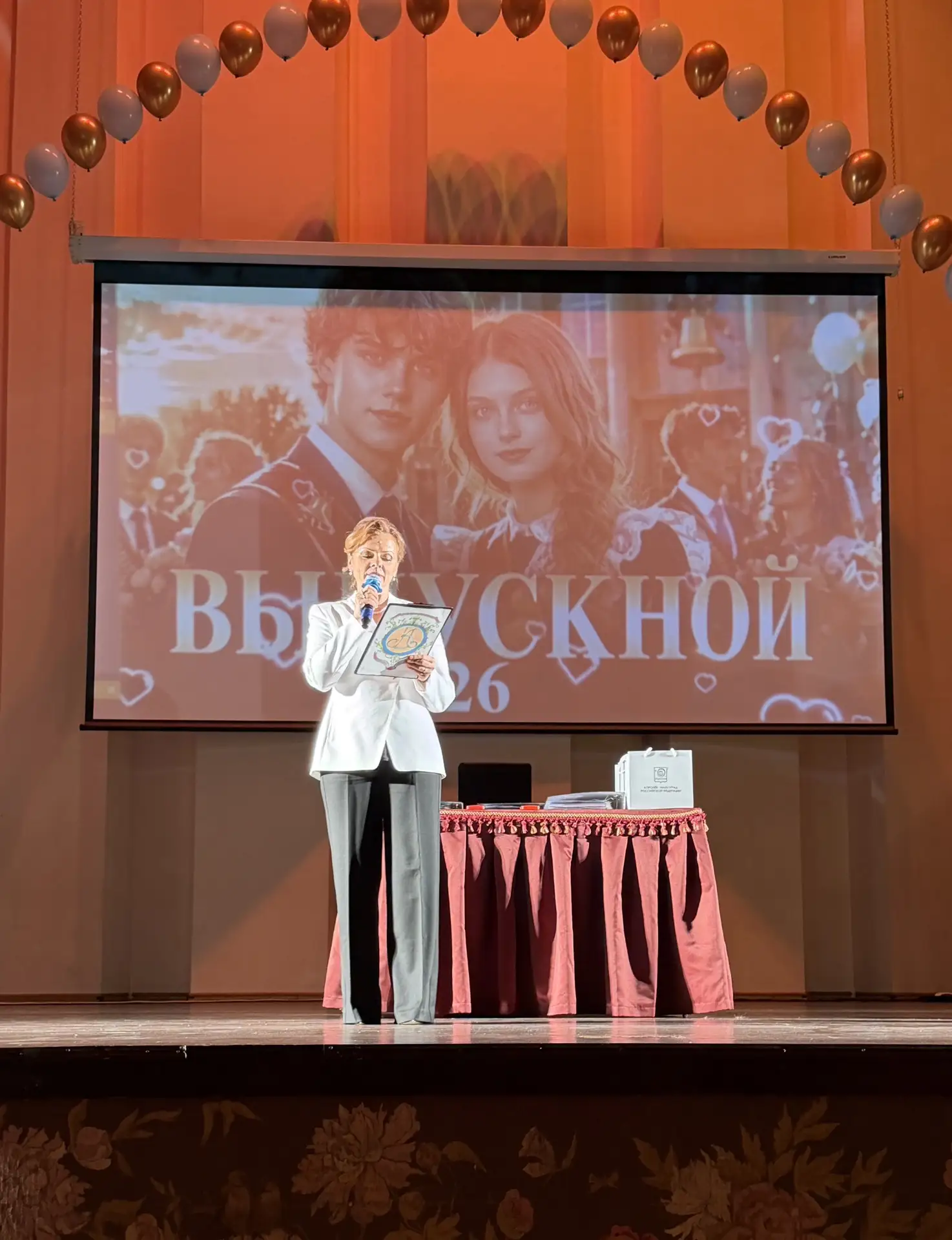✨ Вот и закрыта глава "Школа" для 11-х классов. 
🎉 В субботу состоялось вручение аттестатов, на кот