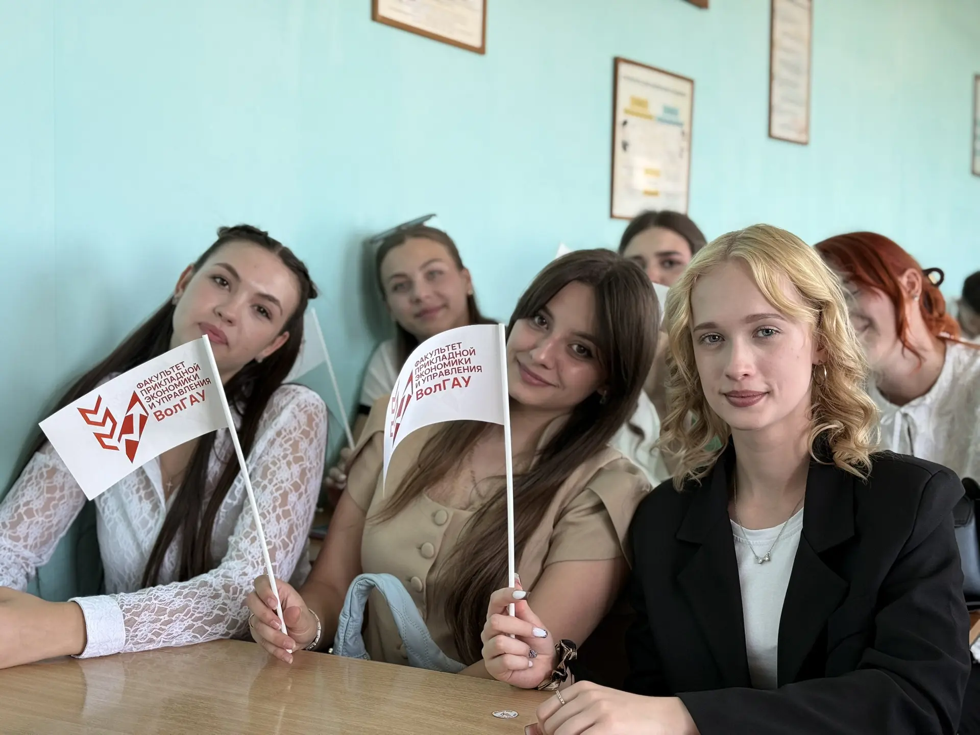 🔥Первый день в университете — это всегда волнительно, но актив факультета прикладной э...