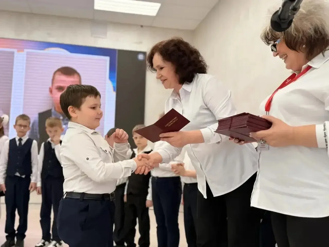 📸 Делимся кадрами с Дня посвящения в гимназисты!  С радостью публикуем фотографии с нашего трогатель