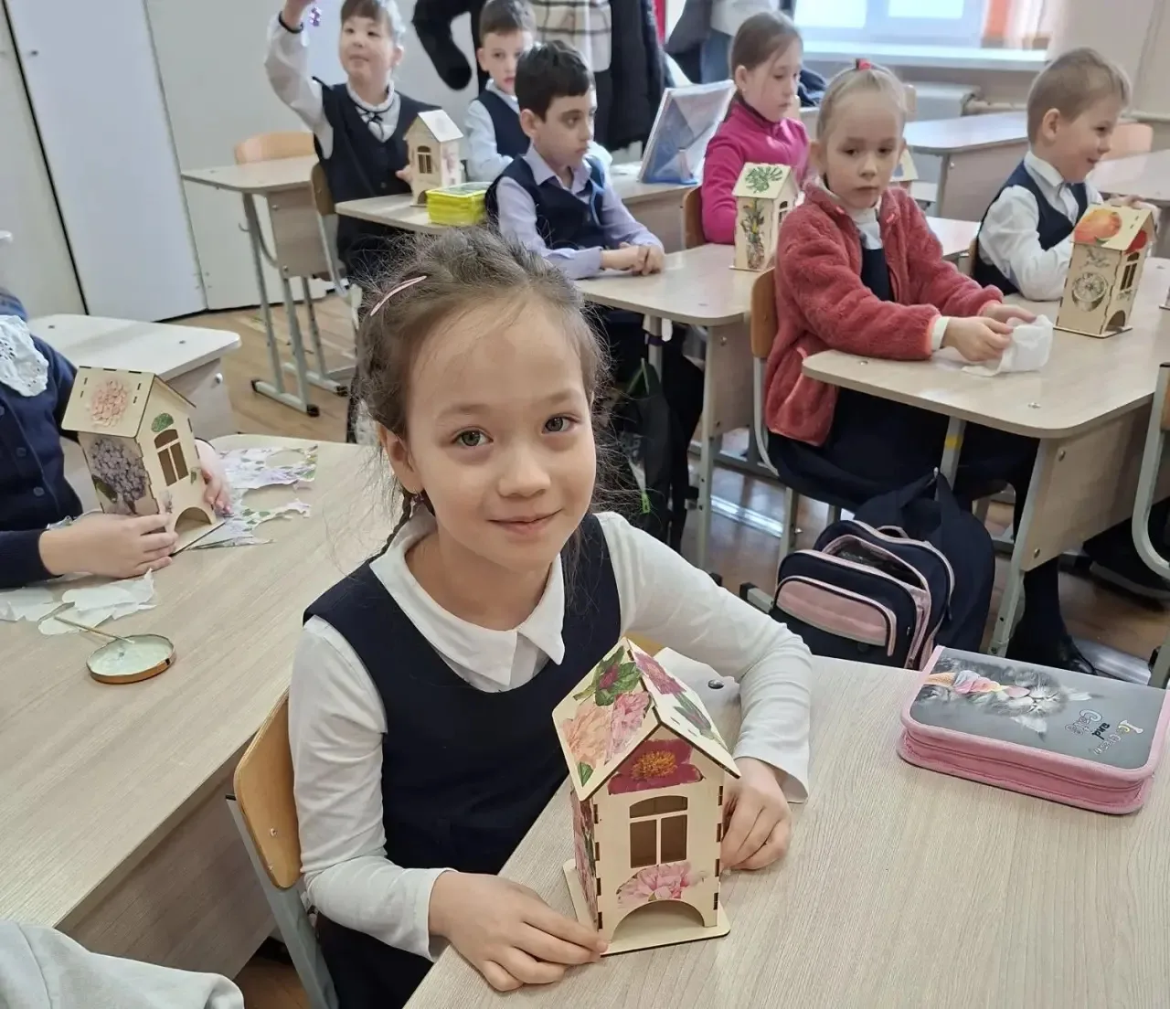 10 марта в 1д классе (классный руководитель Мамедова Р.М.) прошёл мастер-класс "Декупаж чайного доми