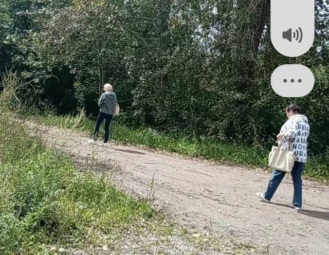 Предупреждают подписчики:

Две женщины ходят по Елизавету, якобы от Энергосбыта..... Типа, именно по
