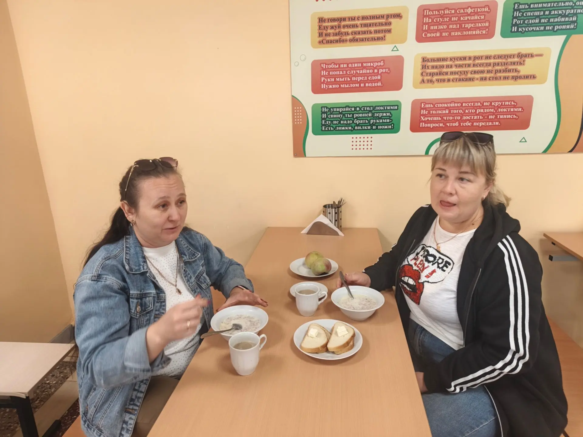 Нашу школу посетили родители 1в класса, провели осмотр столовой , сняли пробу завтрака....