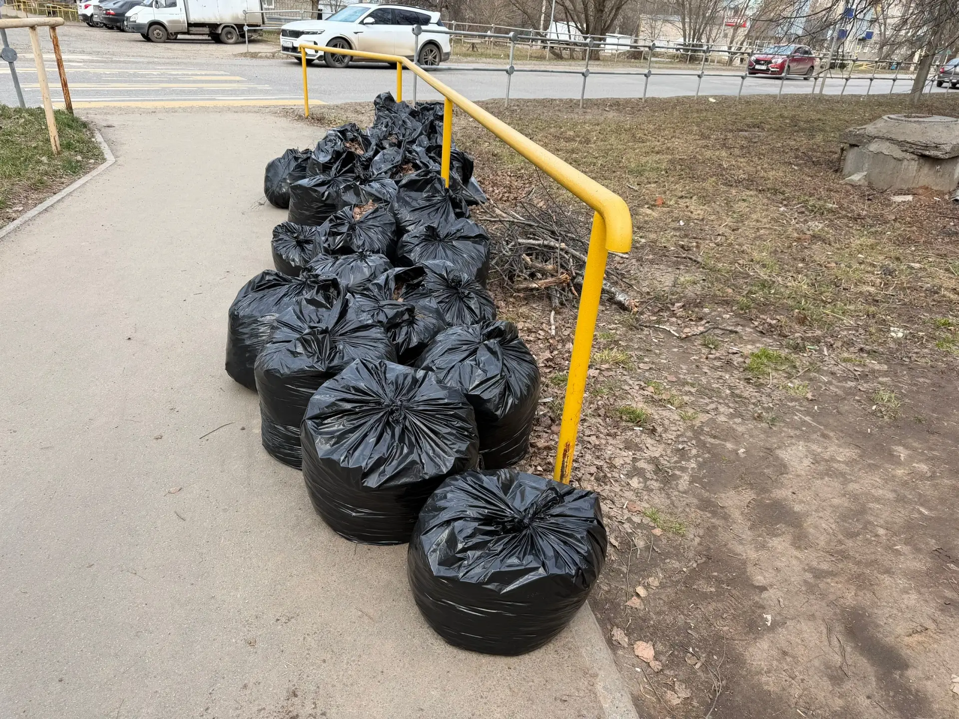 💪🏻 Даешь субботники в массы!  С 16 по 18 апреля мы старательно приводили в порядок пришкольную терри