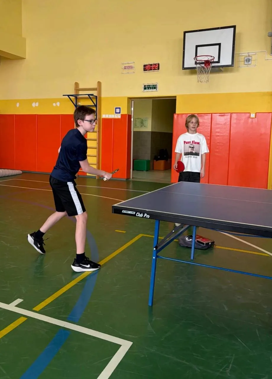 Каникулы — это не только экскурсии, но и спортивные события! 🏓  В школе №58 прошёл турнир по настоль