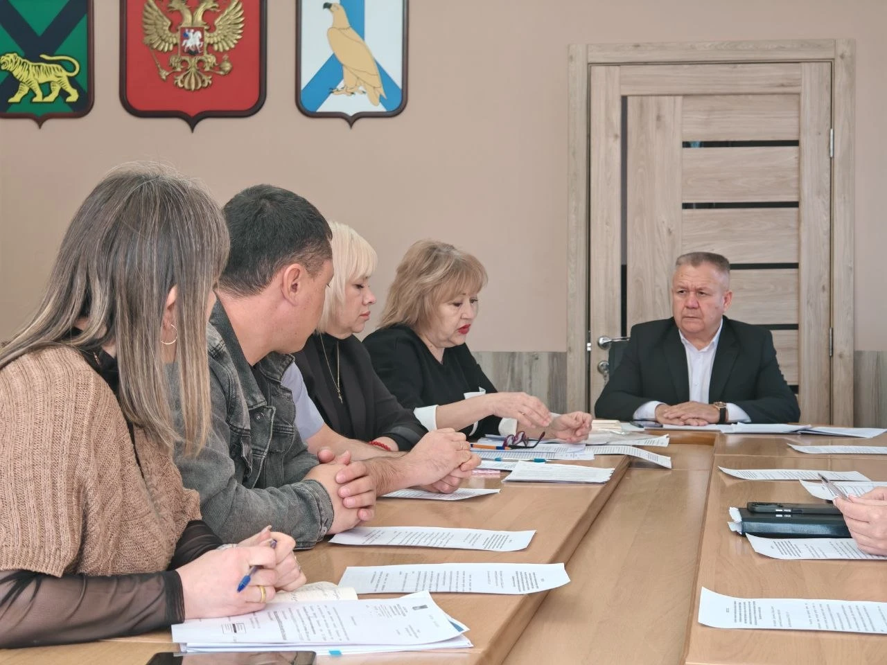 🏛️ В Администрации Дальнереченска обсудили проект об ограничении продажи алкоголя вбли...