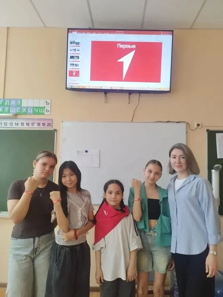 Быть Первыми - это здорово! 🚀✨

9.06.26г. в гости к ребятам нашего школьного лагеря пришёл представ