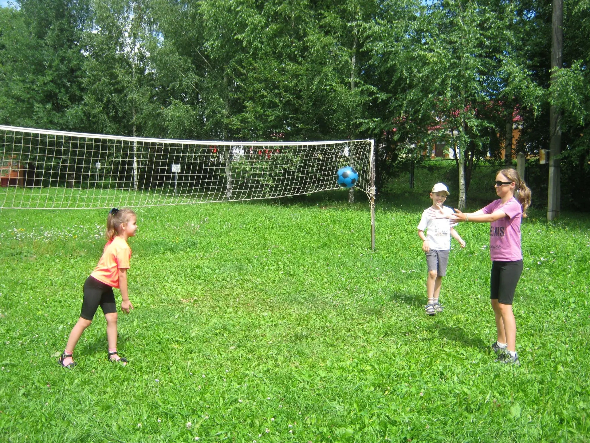 ☀👫Сегодня у ребят из сводного отряда был «Игровой день».

✔️Сначала провели зарядку для ума и увели