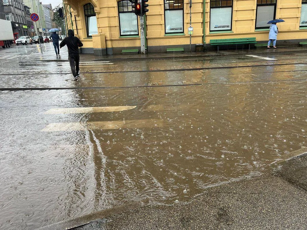 🔥В течение ближайших одного-двух часов в Ульяновской области прогнозируются гроза, интенсивный дожд