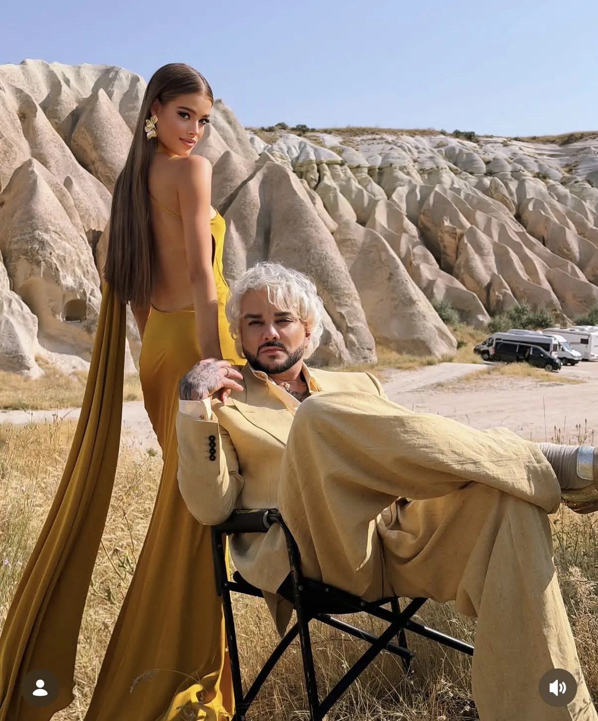 Филипп Киркоров снимает в своем новом клипе 19-летнюю Мисс Брикс, с которой разыгрывает любовь. Судя