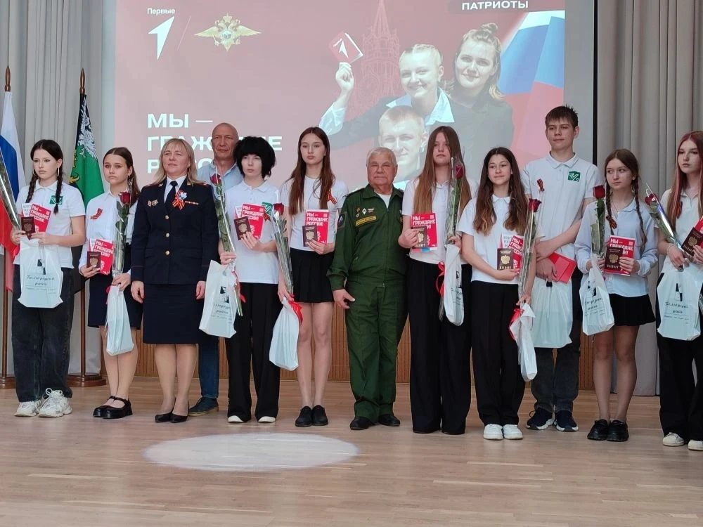 🗓 В преддверии Дня Победы в нашей школе состоялось торжественное вручение паспортов!  Главный докуме