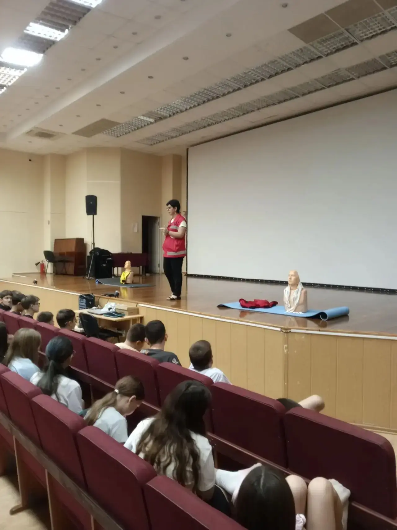 💥 Каждый заезд в санатории «Юность» проводят важный урок: ребята учатся спасать жизни!