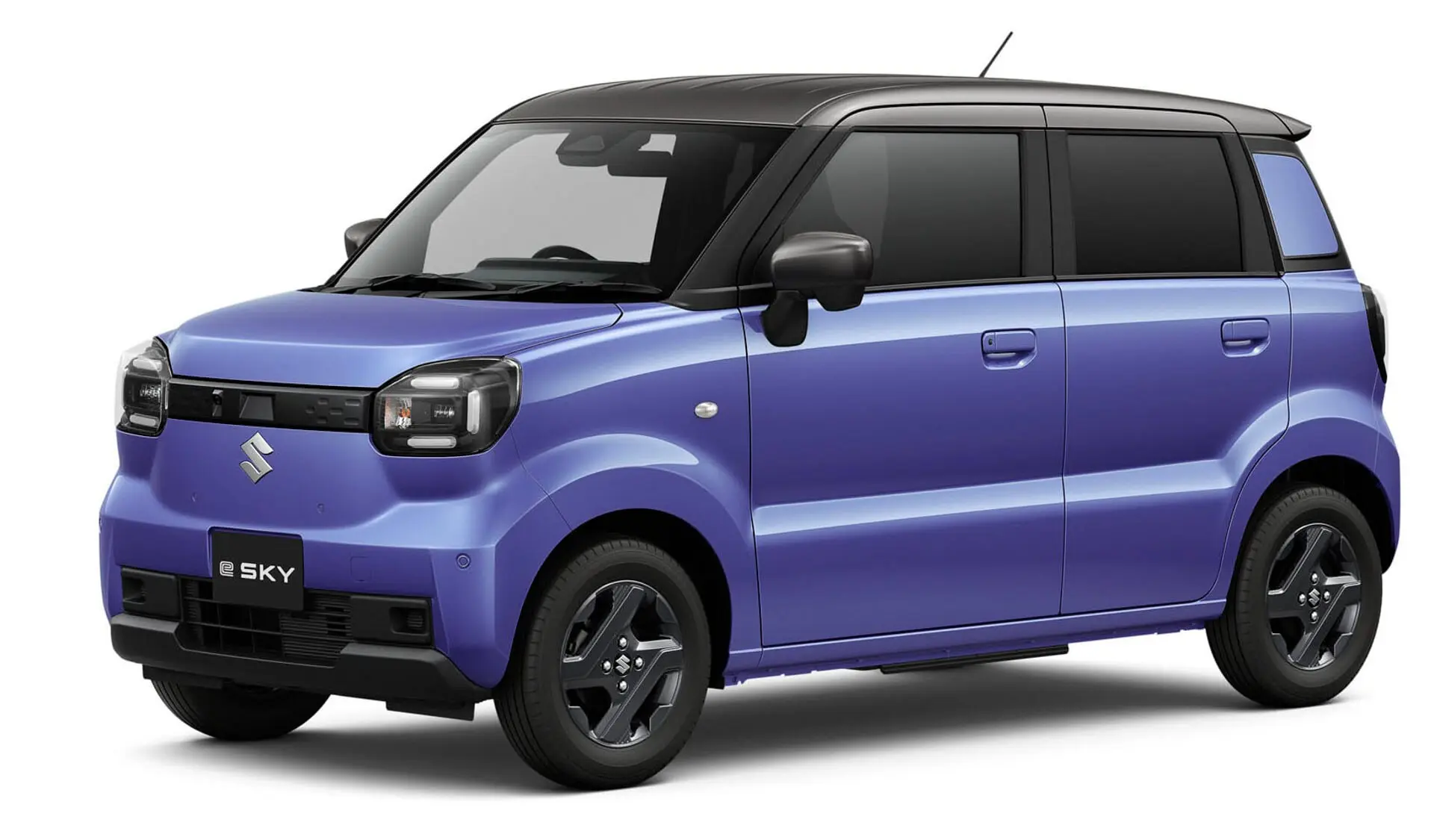 Suzuki начал продажи нового электрического кей-кары e-Sky в Японии.