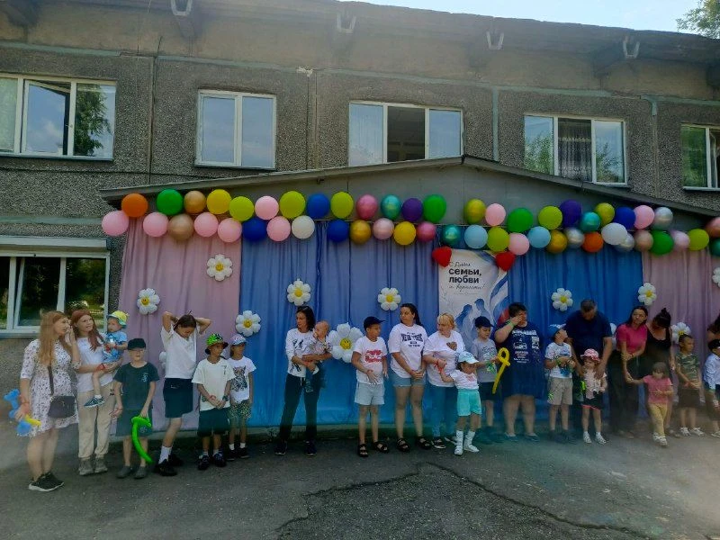 «Ромашковый переполох»
8 июля в России отмечают удивительный, трогательный и глубокий по своему смыс