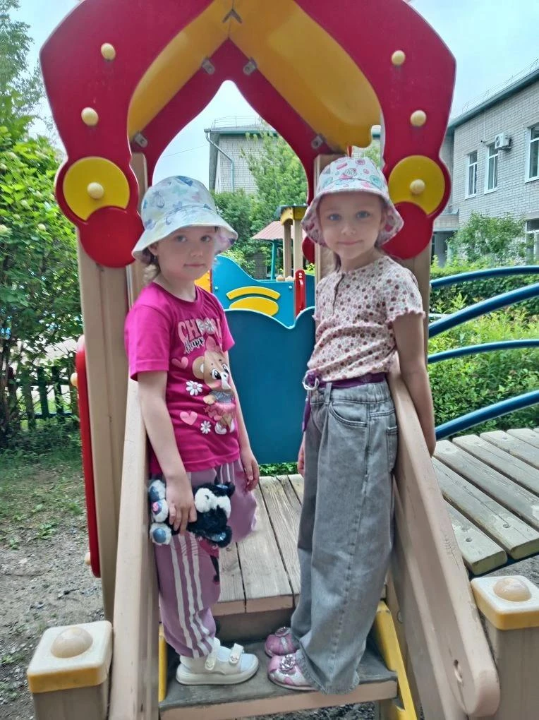 ☀️ Как же классно летом на прогулке! ☀️

Наши ребята из группы «Звёздочка» просто обожают это время 