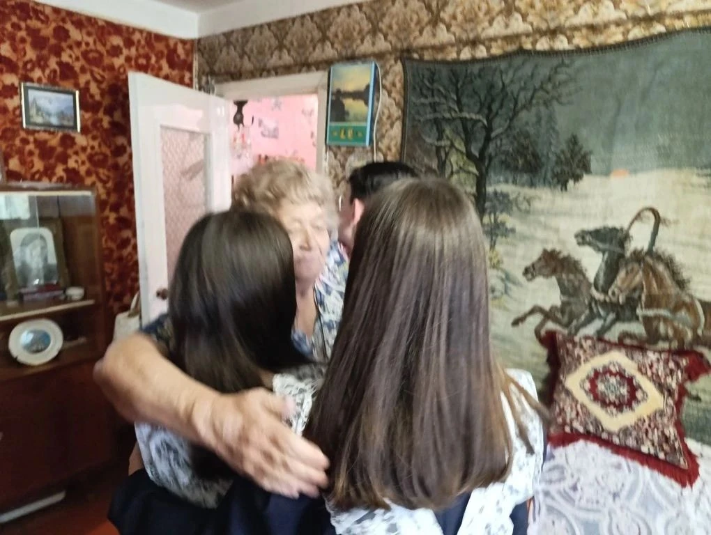 🌺🕊️ Пока жива память — жива связь поколений В День Победы советник директора по воспитанию Калинина 
