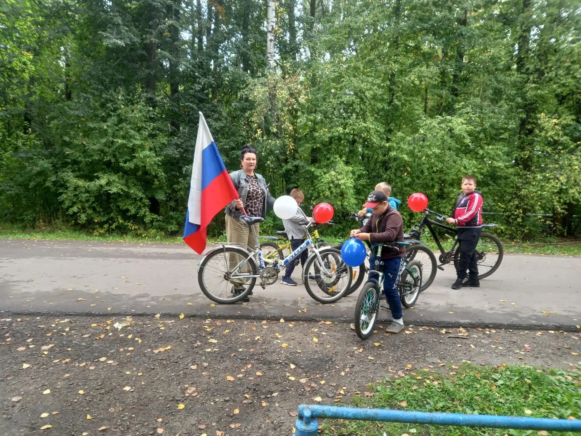 🇷🇺 21 августа к Дню Государственного флага России худ.руководитель КДК "Октябрьский" ...