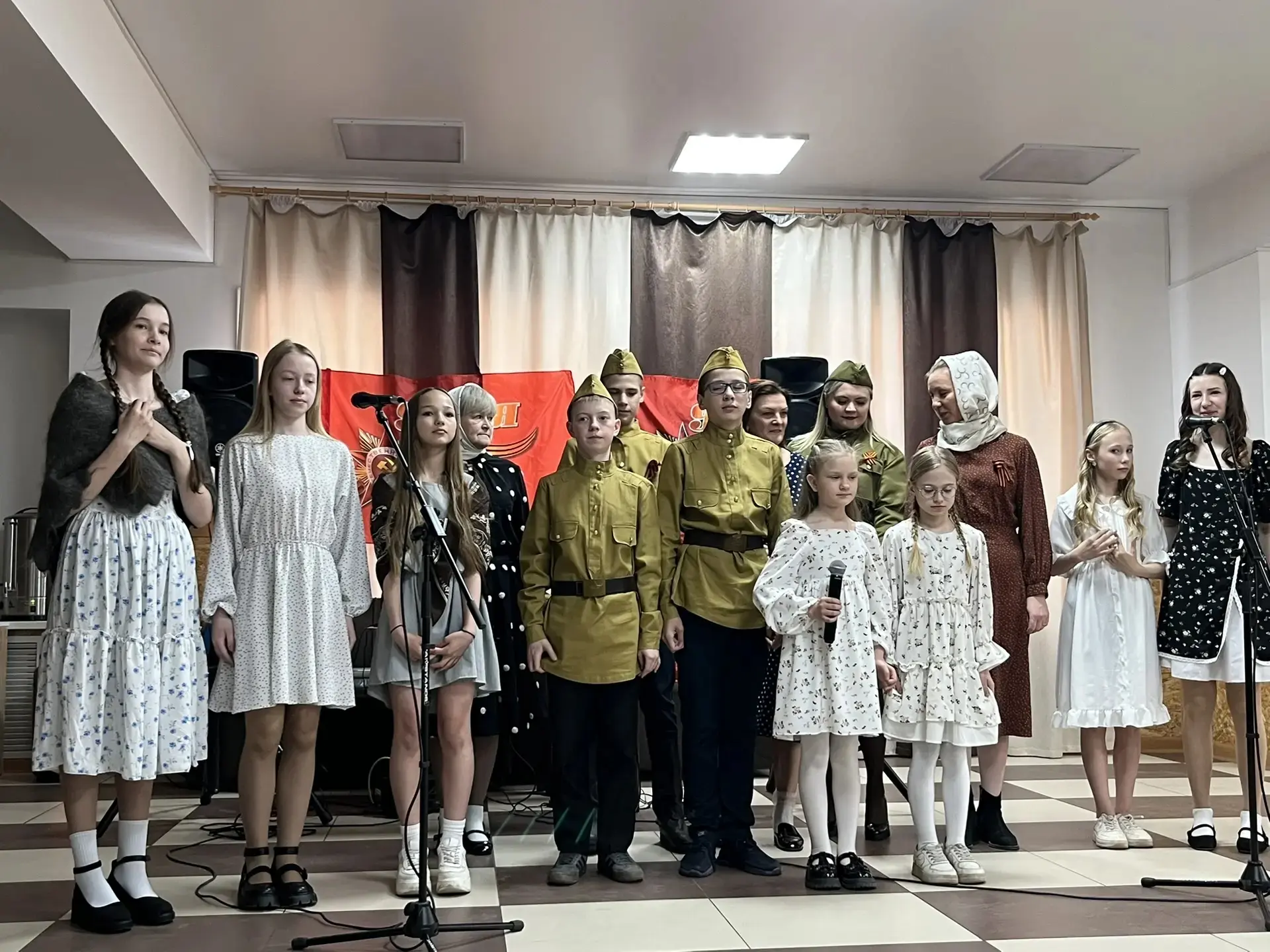 Ученики нашей  школы приняли участие в праздничном мероприятии, организованном совместно с КДЦ "Мир"