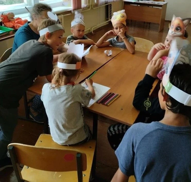 Девятый день смены прошёл под волшебным названием «В гостях у сказки» — ребята погрузились в мир люб
