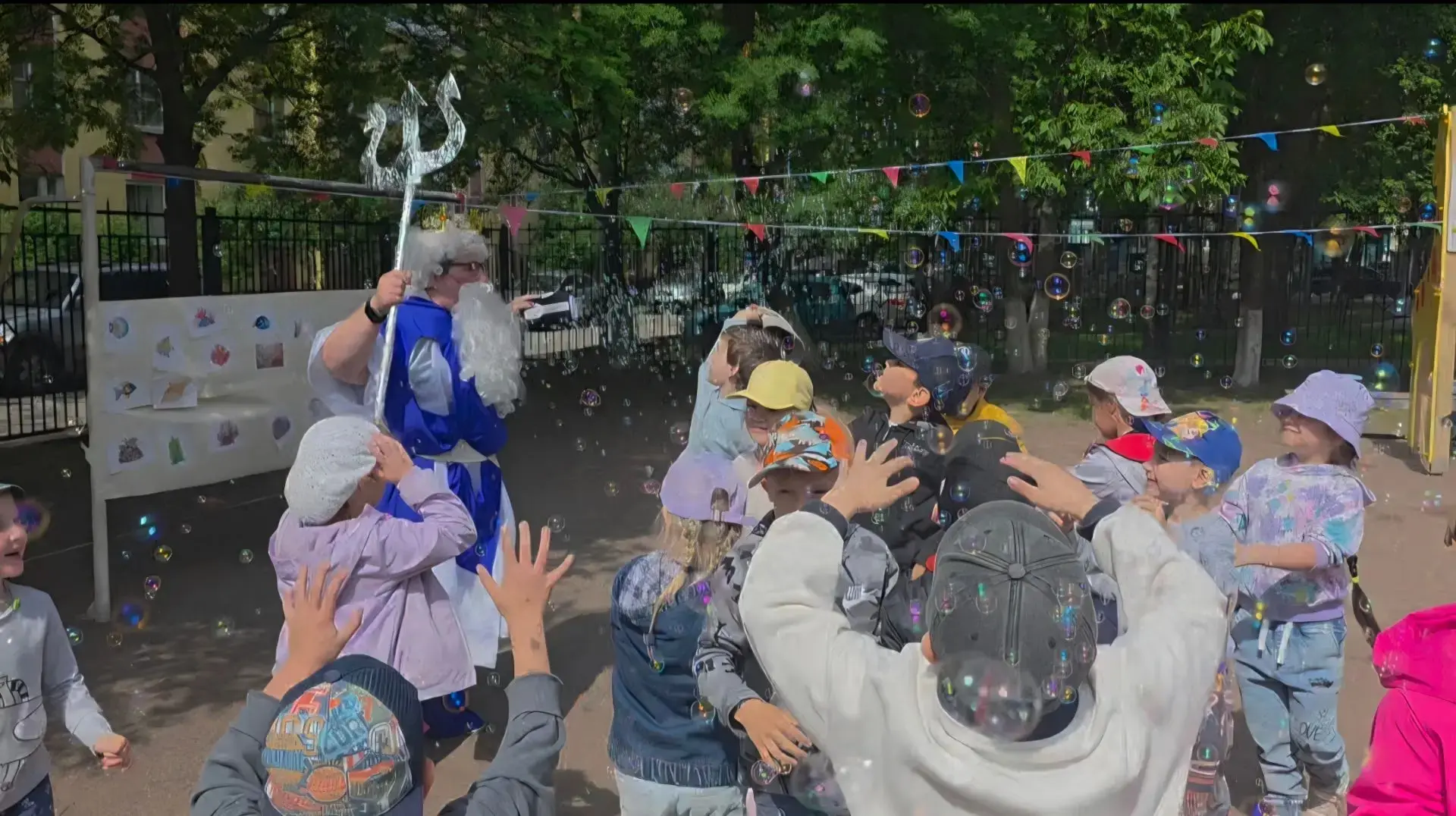 🎉 День семьи, любви и верности: когда праздник превращается в подводное приключение! 🎉

У Нептуна 