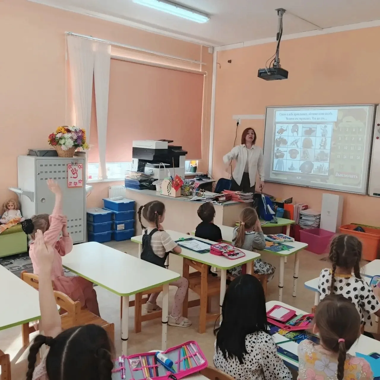 В рамках Патриотического фестиваля «Родина моя» в начальной школе прошёл ряд мероприятий, включающих