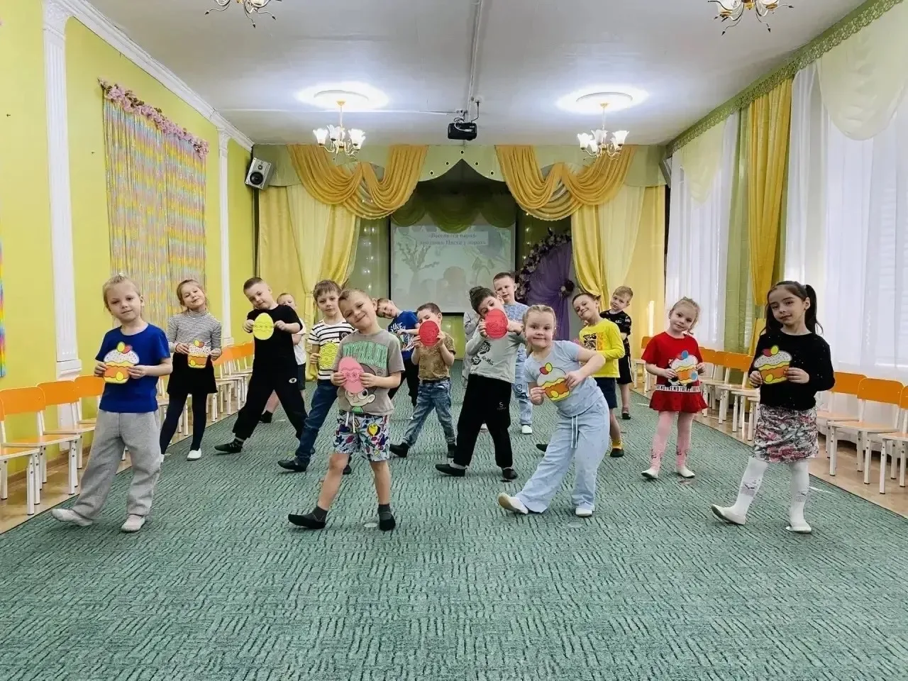 ✨ Светлое настроение, радость и традиции — всё это было в старшей группе «Дюймовочка»!