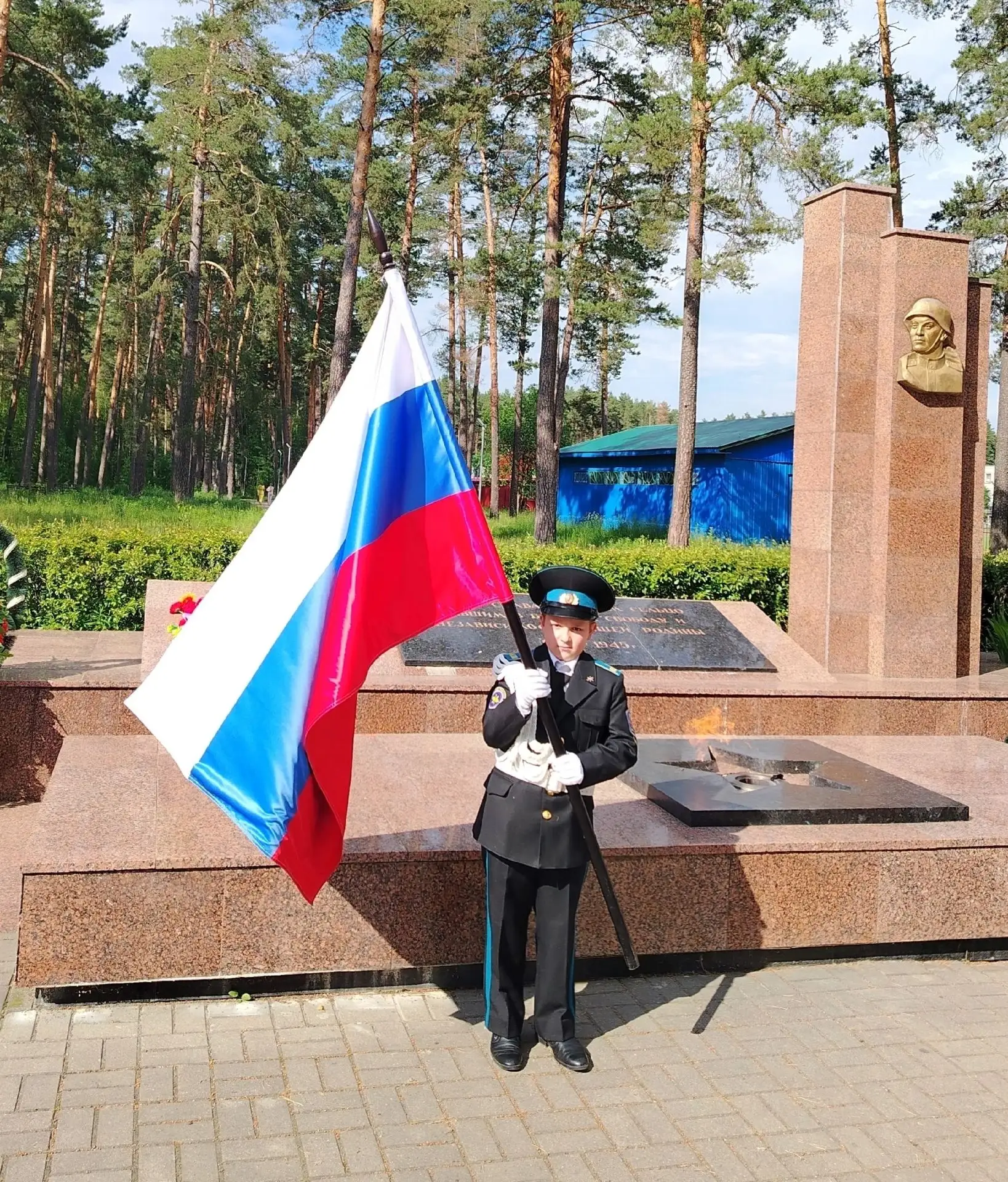 Кадет 3 взвода , Антоненков Ярослав, проявляет уважение к своей стране и её символам, п...