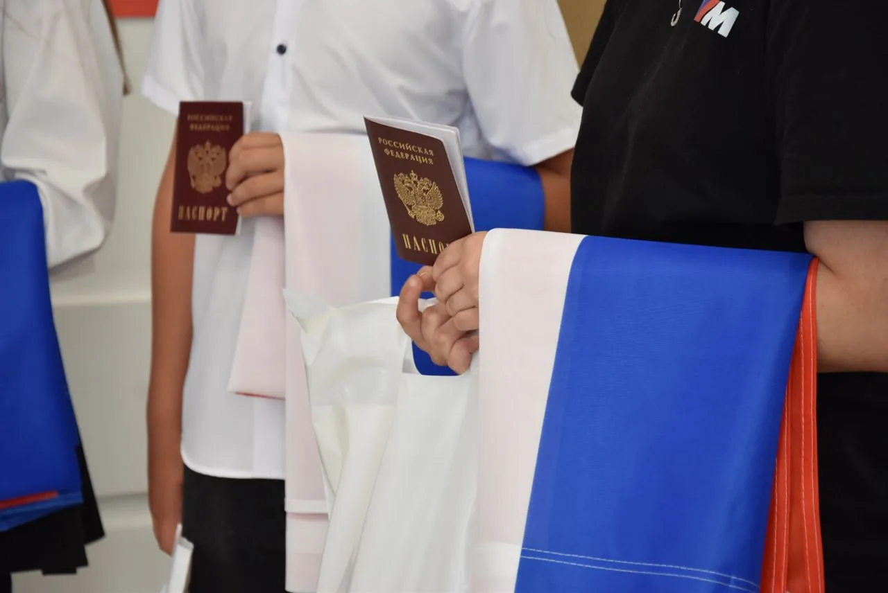 ⁣Юные жители Кантемировского района получили первые паспорта🇷🇺