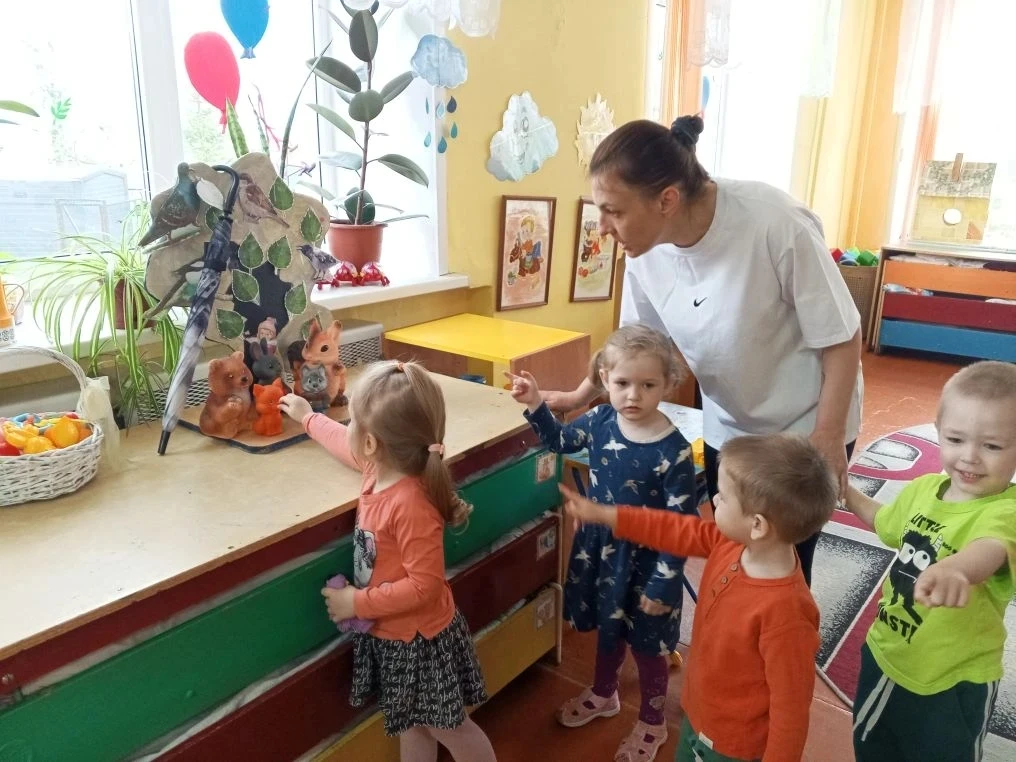 14 мая в 1 младшей группе прошёл День открытых дверей. Утро началось с весёлой зарядки ...