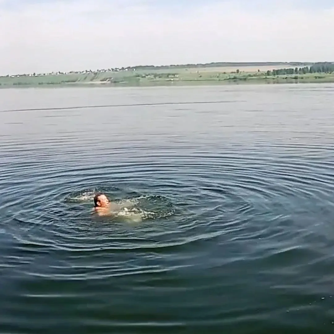 На Беловском водохранилище спасатели вытащили из воды утопающего - такова легенда учени...
