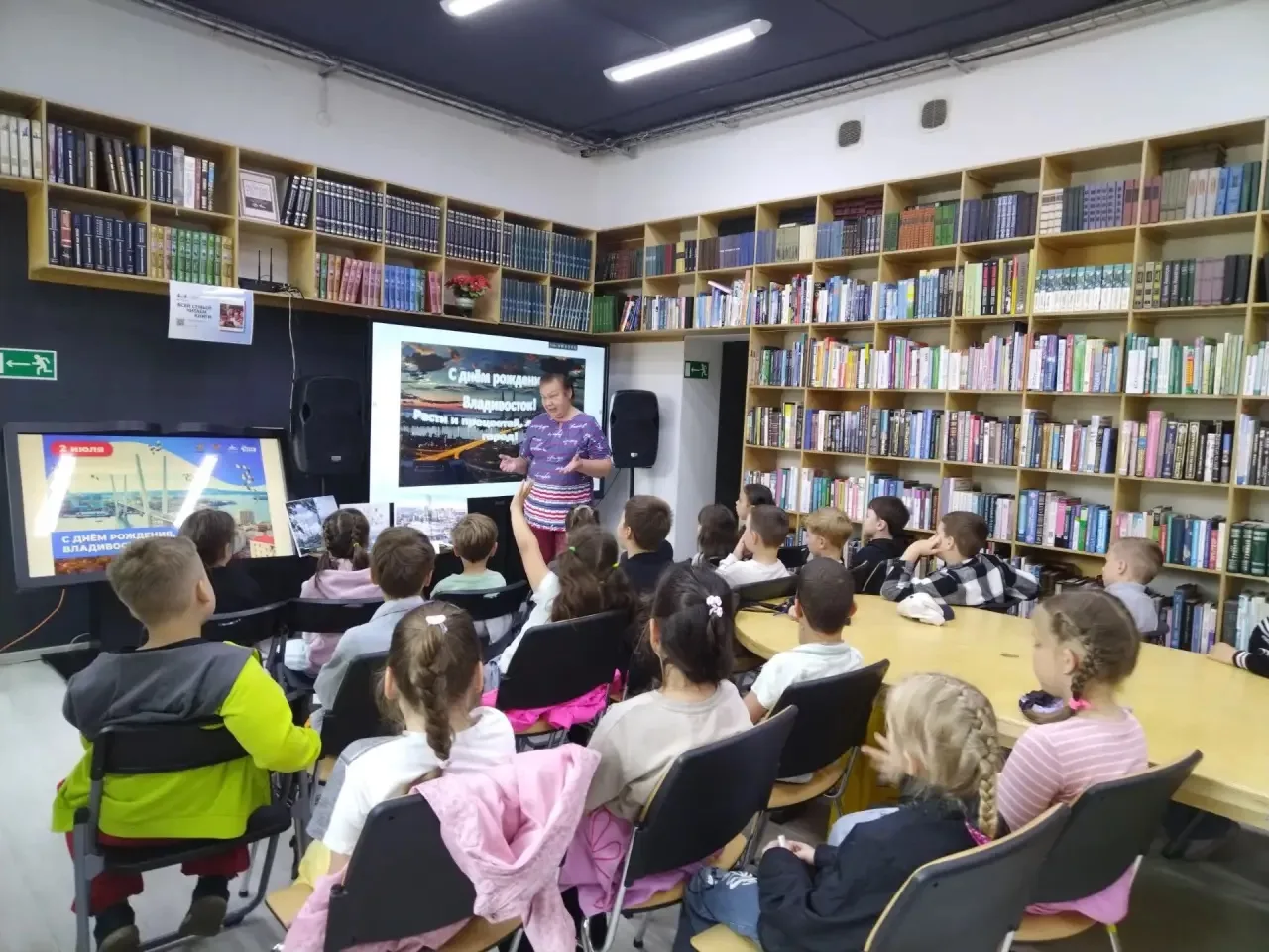 🎉 В пришкольном лагере прошёл библиотечный урок «День города »! 🇷🇺

Ребята узнали об истории наше