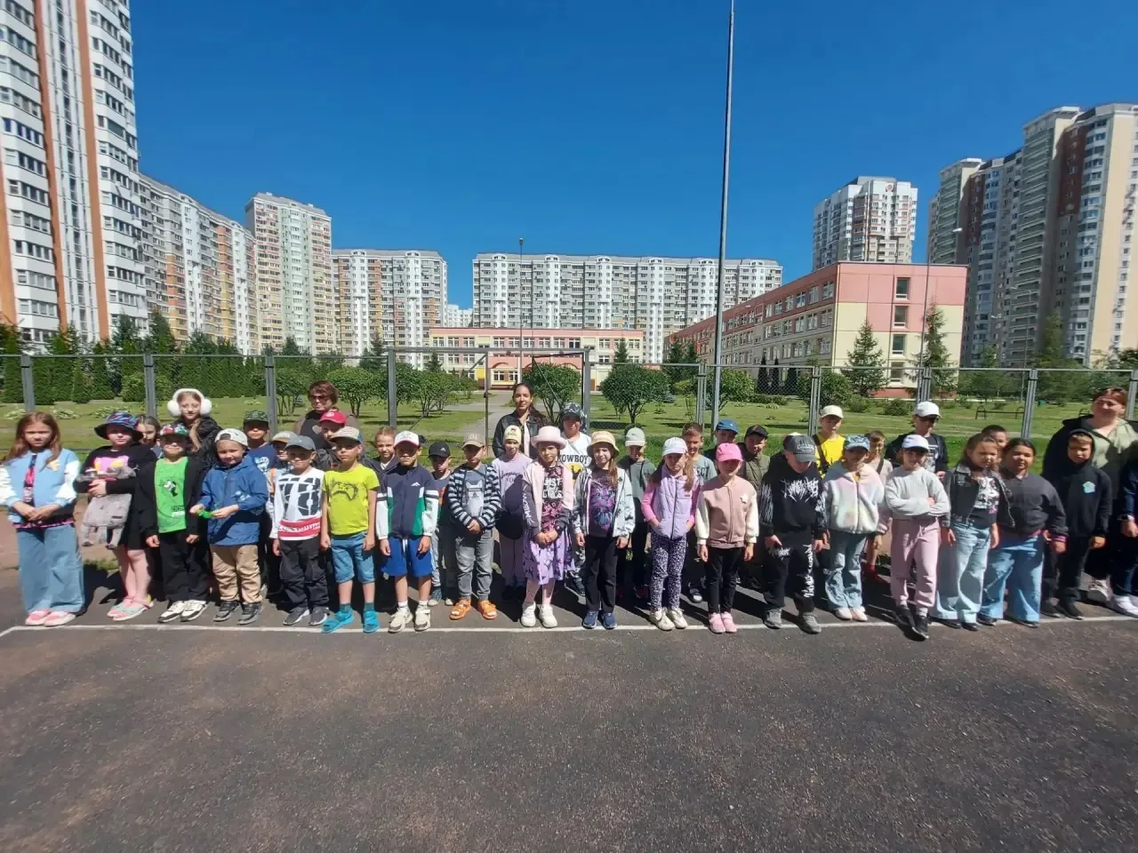 🚨 Тренировка, творчество и безопасность: ещё одна насыщенная неделя в лагере

Сегодняшний день в «З