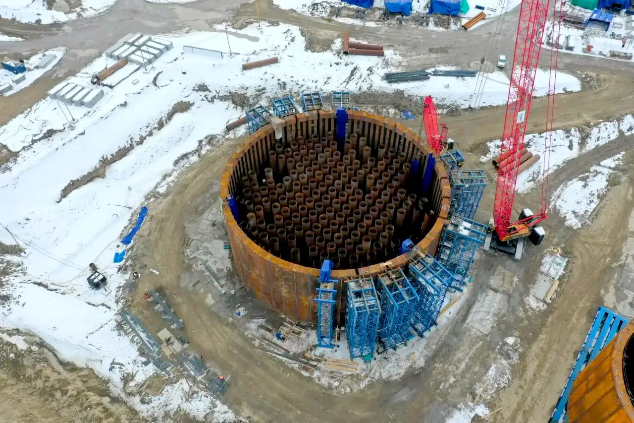 ЗАВЕРШЕН МОНТАЖ СТЕНОВЫХ ПАНЕЛЕЙ ВТОРОГО КОФФЕРДАМА ЛЕНСКОГО МОСТА   Завершен монтаж стеновых панеле